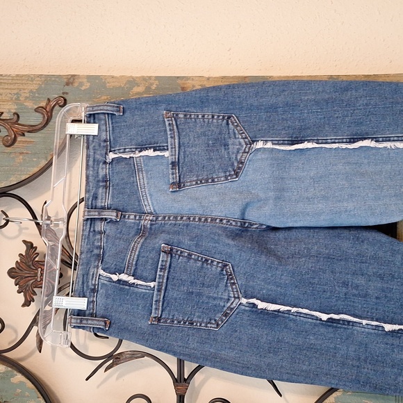 FASHION NOVA Two toned Denim Frayed Skinny Jeans. Excellent Condition Size 7 - Picture 10 of 12